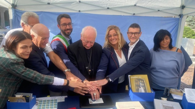 Uno speciale annullo filatelico per la mostra “Eggs on the moon” dedicata a San Francesco
