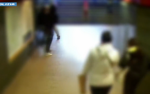 Aveva rapinato un’anziano alla fermata della metro, 20enne arrestato