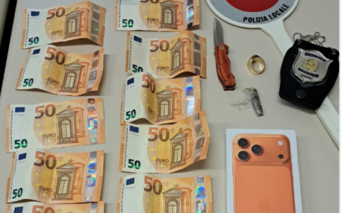 Porto di armi da taglio e commercio di monili contraffatti: denunciati