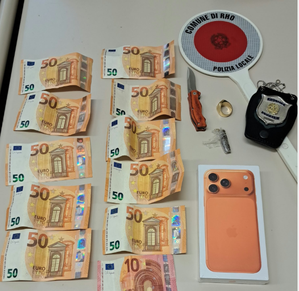 Porto di armi da taglio e commercio di monili contraffatti: denunciati