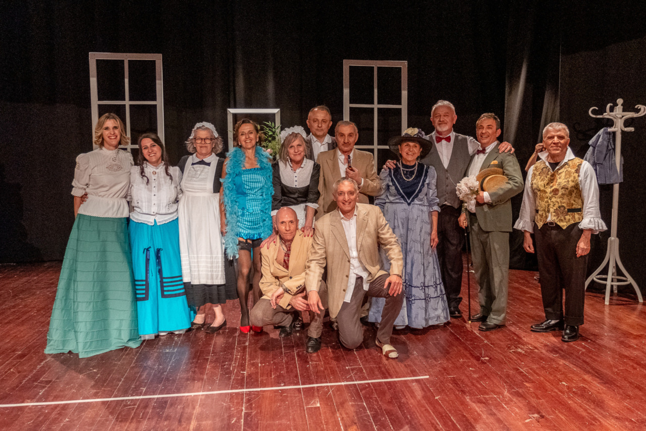 La Compagnia Teatrale Vittuonese in tournée con «Niente da dichiarare»