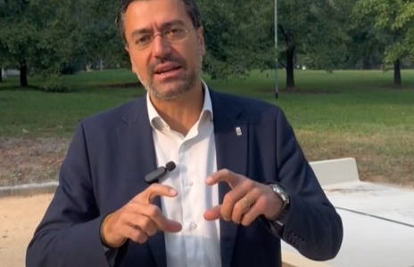Nuova protesta degli studenti: sassi e cori contro le forze dell’ordine