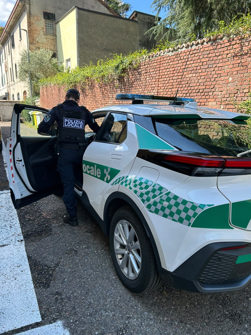 Mezzo chilo di hashish nel bagagliaio: arrestato un 46enne