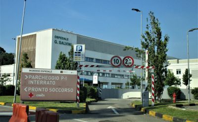 Due volte in pronto soccorso poi muore a 64 anni