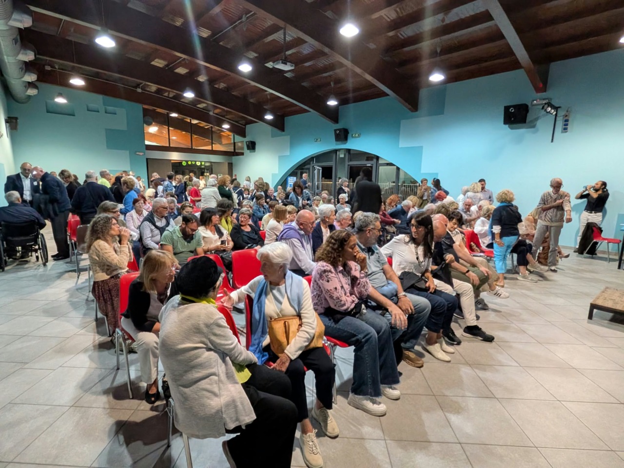 Successo per “Mamma a carico”, una serata di teatro per parlare di Alzheimer e cura